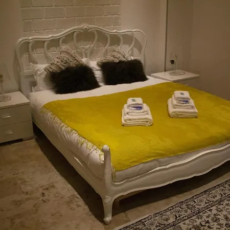 Naviglio81 Bed and Breakfast 2*
